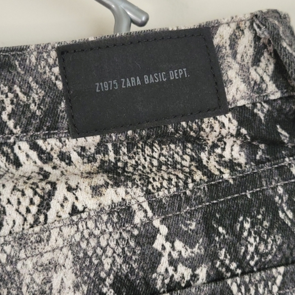 Zara Denim Snakeskin Pattern Jean Skirt - Picture 5 of 8